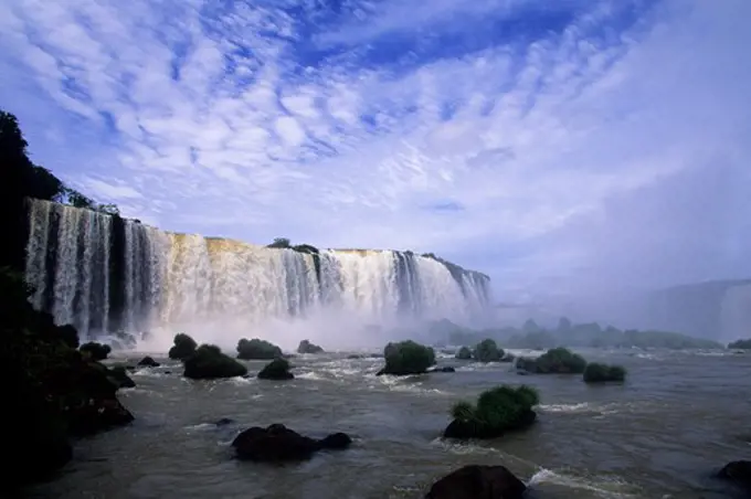 BRAZIL, IGUASSU FALLS