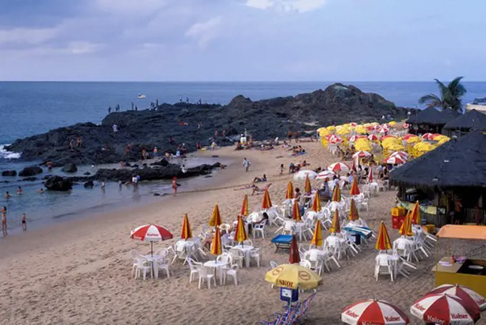 BRAZIL, SALVADOR DE BAHIA, BEACH, CAFES WITH UMBRELLAS