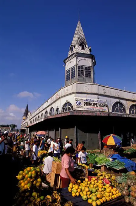 BRAZIL, AMAZON RIVER, BELEM, MARKET (VER-O-PESO), PINEAPPLES AND MANGOS