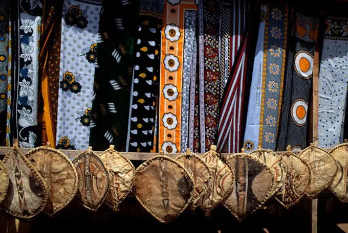 KENYA, NAMANGA, (BORDER TOWN TO TANZANIA), SOUVENIR STAND WITH MASAI ARTIFACTS, ETC.