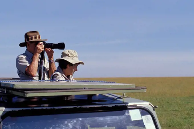 KENYA, MASAI MARA, TOURISTS PHOTOGRAPHING