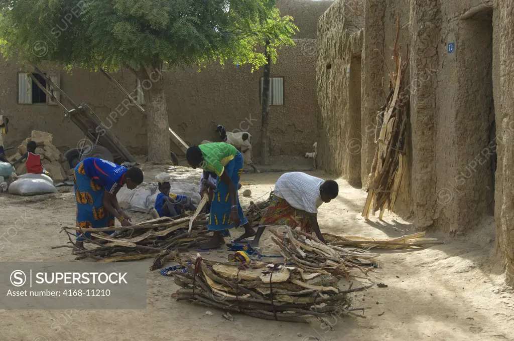 Mali, Djenne, Street Scene, Girls With Firewood