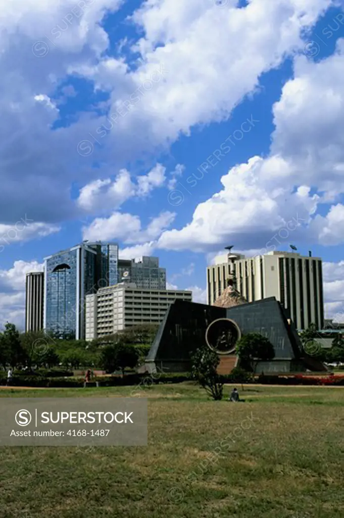 KENYA, NAIROBI, SKYLINE, CENTRAL PARK, NYAYO MONUMENT