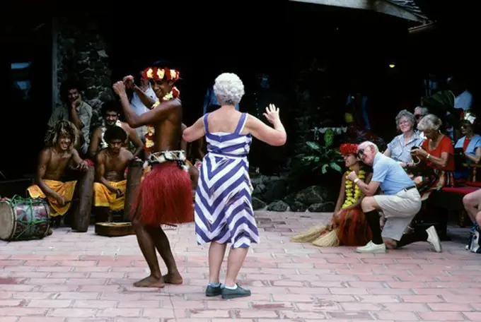 FRENCH POLYNESIA, MOOREA, CULTURAL SHOW,DANCE PERFORMANCE WITH TOURISTS