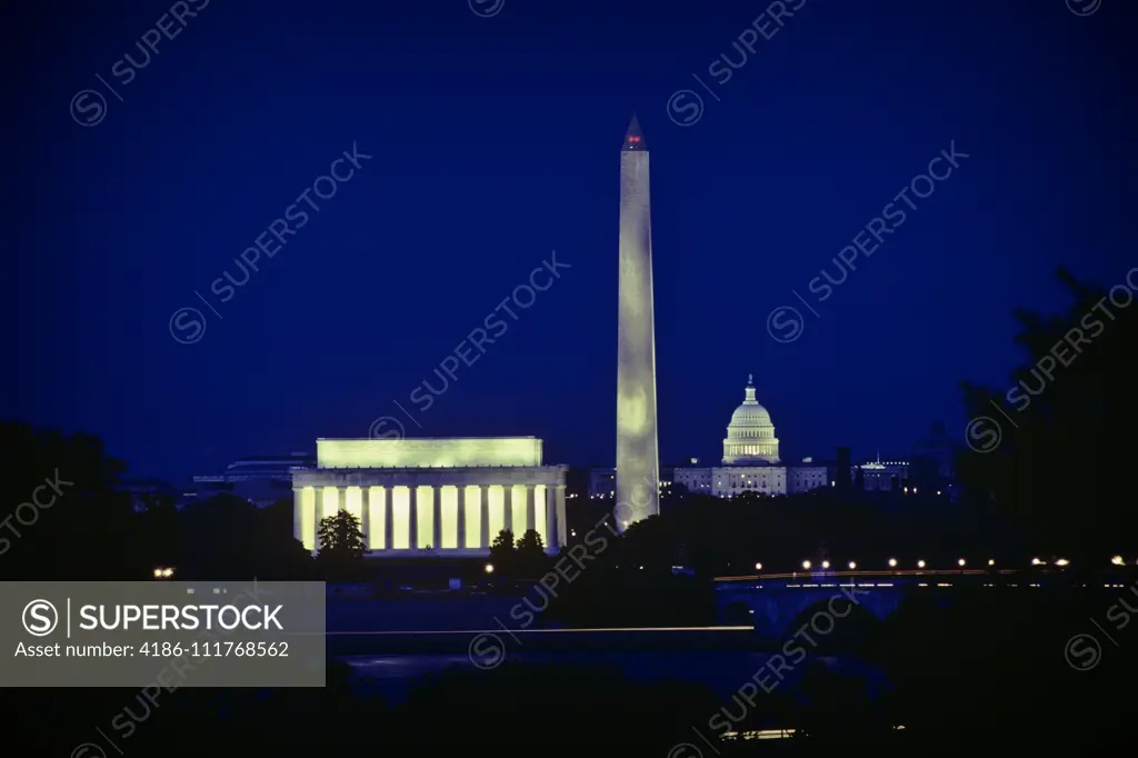 THE NATIONAL MALL AT NIGHT WASHINGTON DC USA