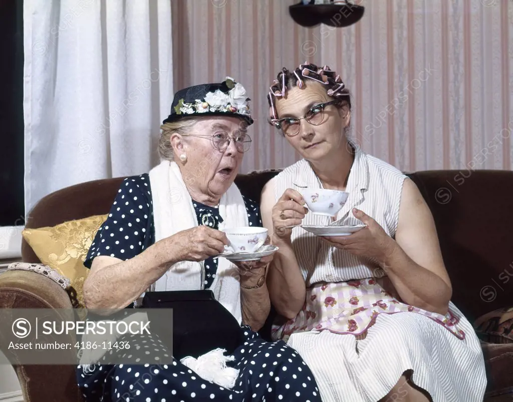 1940 1940S Retro Old Women Elderly Drink Tea Gossip Curlers
