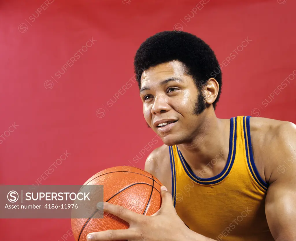 1970S Retro Man Basketball Smile