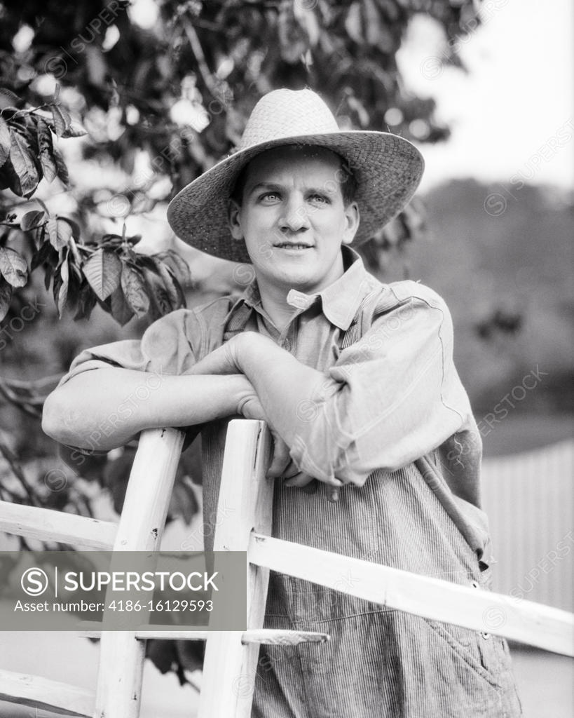 Portrait Of A Mediterranean Old Farmer Wearing A Straw Hat Stock Photo -  Download Image Now - iStock