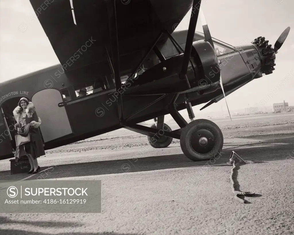 1930s AVIATRIX RUTH ROWLAND NICHOLS WORLD RECORD HOLDER WOMENS NONSTOP FLYING EXITING TRI-MOTOR PLANE ARRIVING NEWARK NJ USA