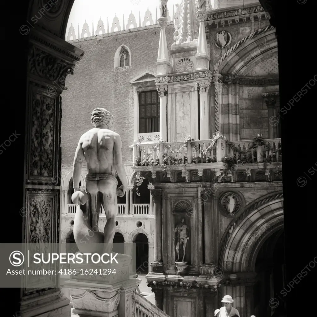 1920s 1930s INSIDE DOGES PALACE VIEW AT TOP OF THE SCALA DEI GIGANTI LOOKING AT THE BACK OF THE STATUE OF NEPTUNE VENICE ITALY