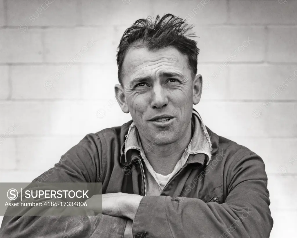 1950s PORTRAIT OF MAN FARMER FARM WORKER EVERYMAN LOOKING AT CAMERA SPEAKING HIS MIND EXPRESSING AN OPINION