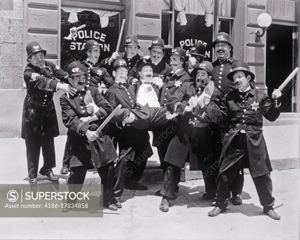 1910s 1912-1917 KEYSTONE COPS AND BEN TURPIN MACK SENNETT HOLLYWOOD SLAPSTICK COMEDY SILENT MOVIE STILL 