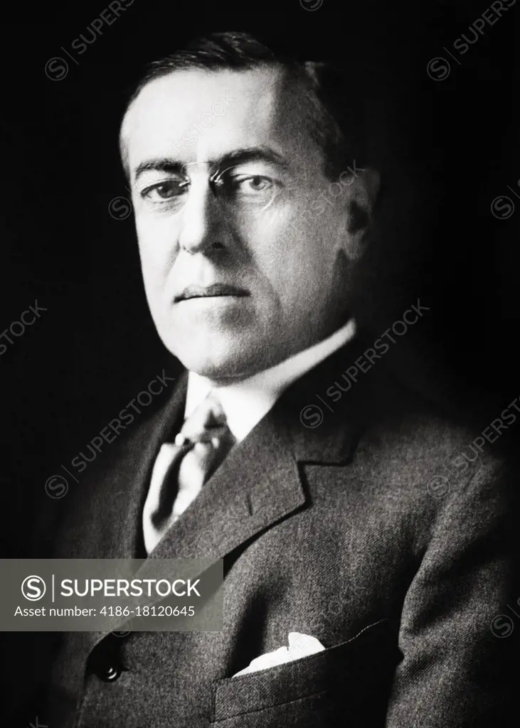 1910s PRESIDENT THOMAS WOODROW WILSON PORTRAIT LOOKING AT CAMERA CIRCA 1911 28TH PRESIDENT OF THE UNITED STATES OF AMERICA 