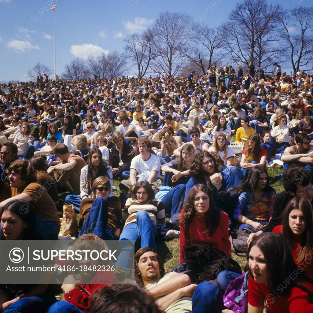 1970s FIRST EARTH DAY RALLY APRIL 22 1970 BELMONT PLATEAU FAIRMONT PARK PHILADELPHIA PENNSYLVANIA USA