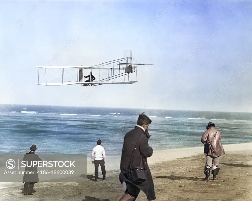 1910s 1911 WRIGHT BROTHERS FLYING A GLIDER AND SPECTATORS ON OCEAN BEACH KILL DEVIL HILLS KITTY HAWK NORTH CAROLINA USA