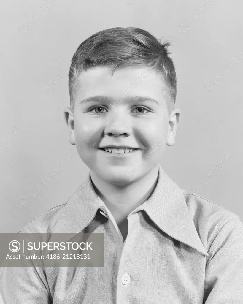 1950s SMILING BOY LOOKING AT CAMERA HEAD AND SHOULDERS PORTRAIT