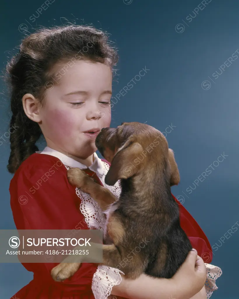 1960s LITTLE GIRL KISSING HER BEAGLE PUPPY