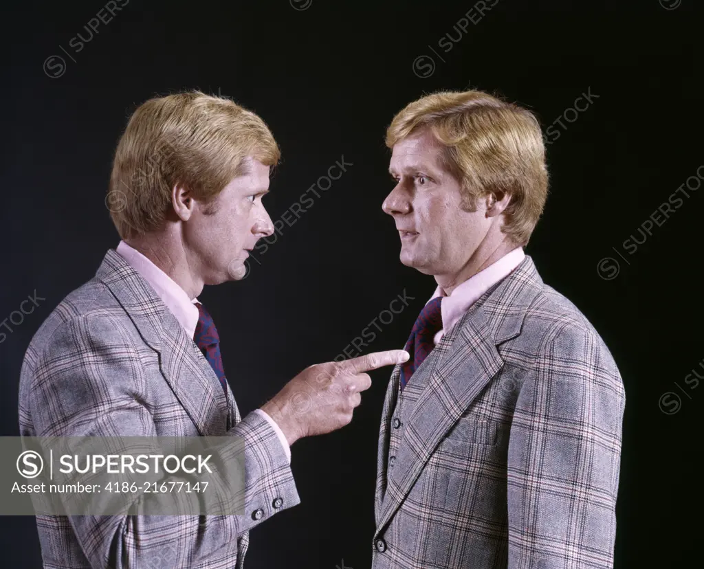 1970s BLOND MAN IN PLAID THREE PIECE SUIT POINTING ACCUSING FINGER AT HIMSELF HUMOROUS DOUBLE EXPOSURE