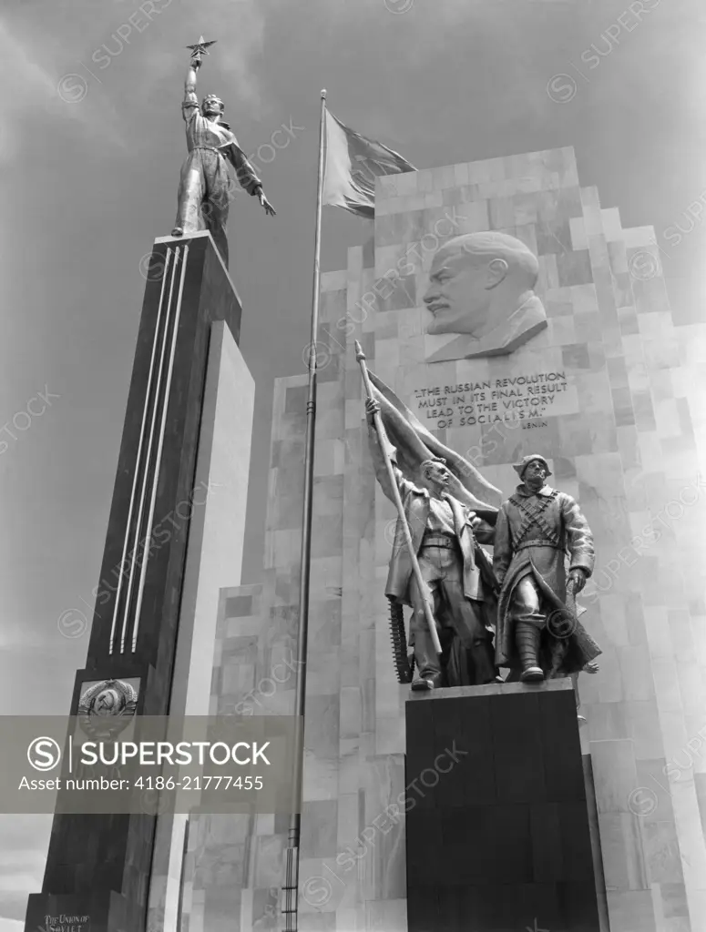 1930s 1939 WORLD'S FAIR RUSSIAN BUILDING WITH STATUES AND LENIN PLAQUE NEW YORK CITY NY USA