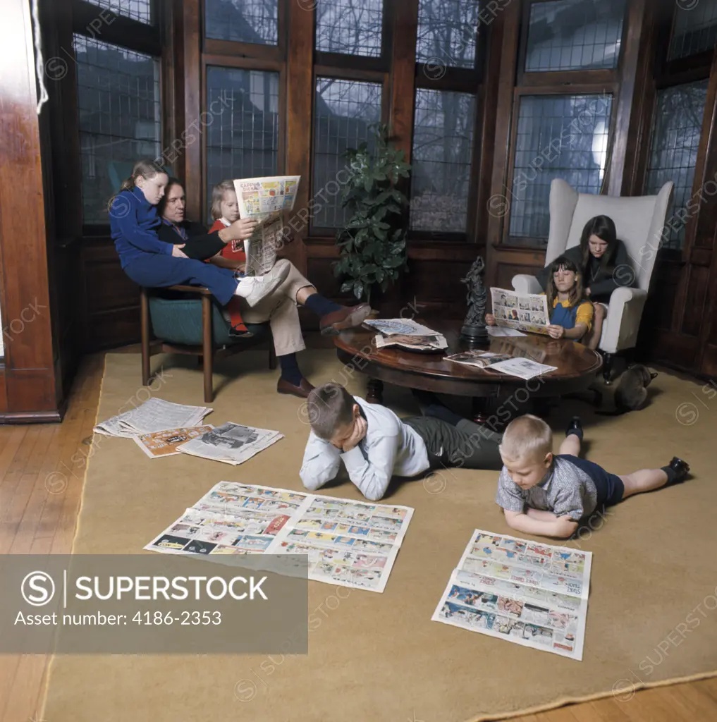 1970S Family Of 7 Reading Sunday Newspapers And Comics In Living Room