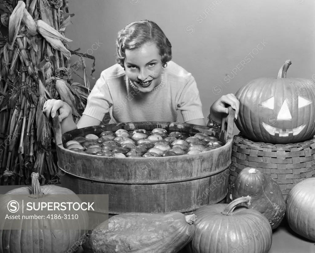 1950S Apple Bobbing Pumpkins Party Jack-O'-Lantern