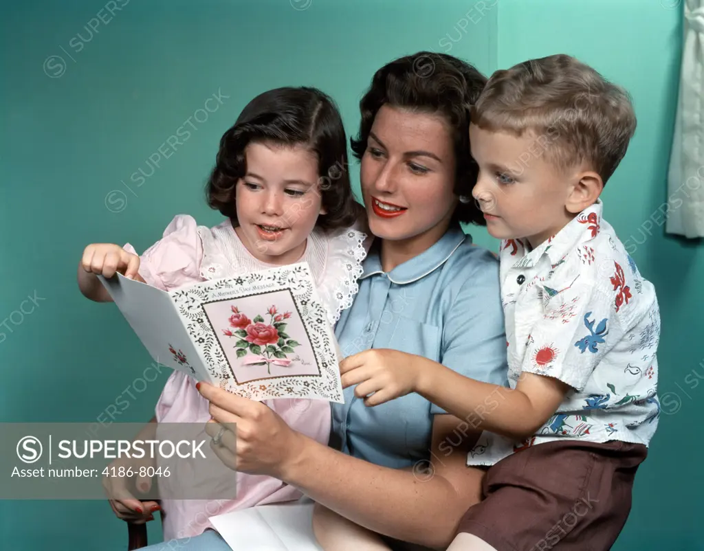 1950S Mother Looking At Greeting Card With Children 