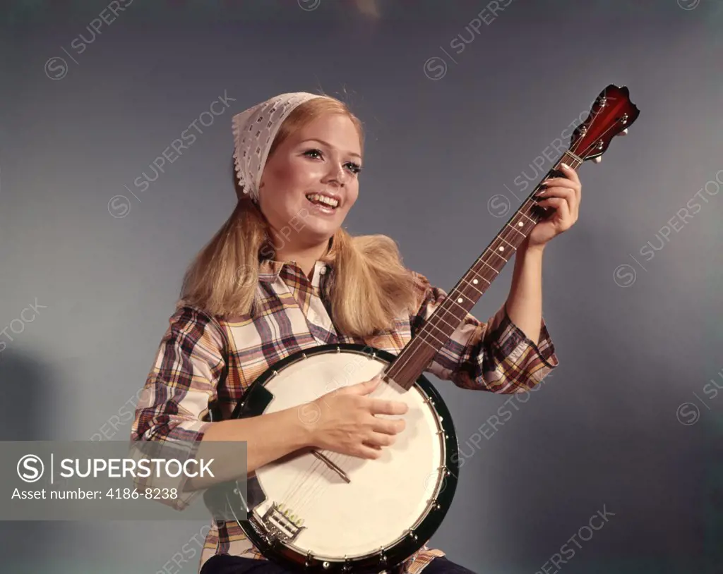 1960S 1970S Young Blond Woman Playing Banjo