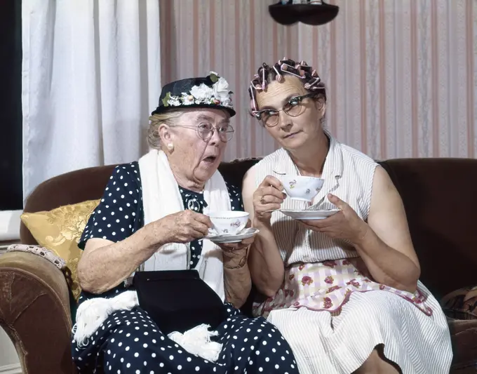 1940 1940S Retro Old Women Elderly Drink Tea Gossip Curlers