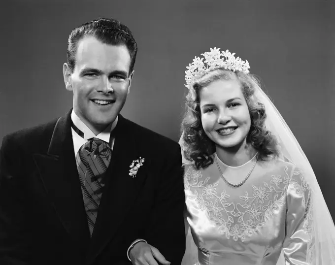 1940S Portrait Of Bride & Groom