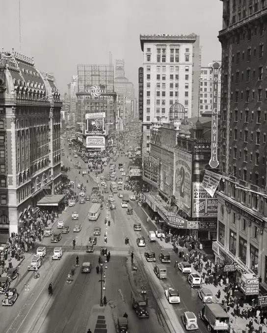 1930s NEW YORK CITY  TIMES SQUARE LOOKING NORTH UP BROADWAY TO DUFFY SQUARE FROM ORIGINAL TIMES TOWER SEEN AS A SHADOW