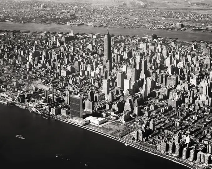 1950s AERIAL VIEW OF ISLAND OF MANHATTAN MIDTOWN NEW YORK CITY VIEW FROM EAST RIVER TO HUDSON RIVER AND NEW JERSEY