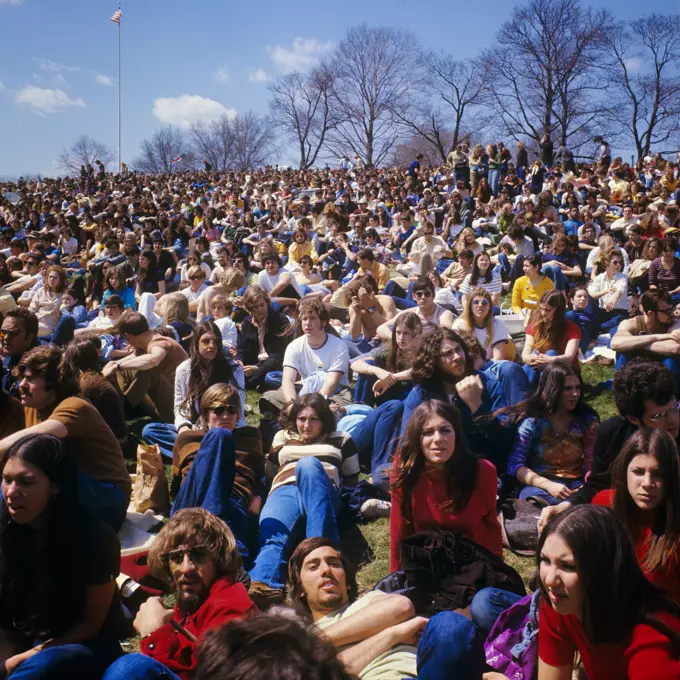 1970s FIRST EARTH DAY RALLY APRIL 22 1970 BELMONT PLATEAU FAIRMONT PARK PHILADELPHIA PENNSYLVANIA USA