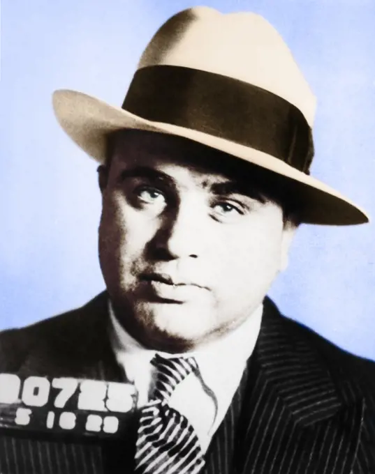 1920s PRISON MUG SHOT OF GANGSTER SCARFACE AL CAPONE LOOKING AT CAMERA CHICAGO ILLINOIS USA