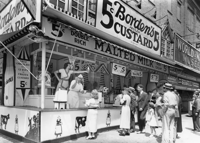 1930s BORDENS 5 CENT FROZEN CUSTARD CONE STAND ON CONEY ISLAND NEW YORK CITY NY USA