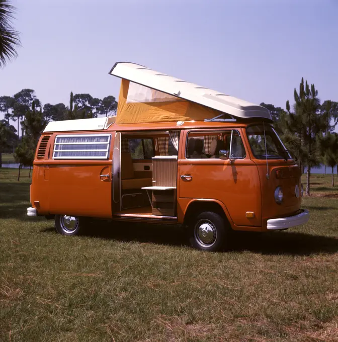 1970s VOLKSWAGEN BUS MOTOR HOME TRAILER ORANGE ROOF OPENING