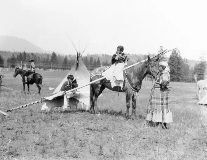 1920s NATIVE AMERICAN SIOUX FAMILY WOMAN MOTHER CHILDREN BY TEPEE GIRL DAUGHTER ON HORSEBACK 