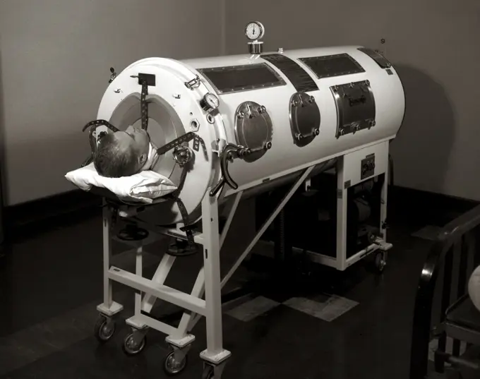 1930s 1940s 1950s MAN LYING IN IRON LUNG NEGATIVE PRESSURE VENTILATOR ARTIFICIAL BREATHING MACHINE