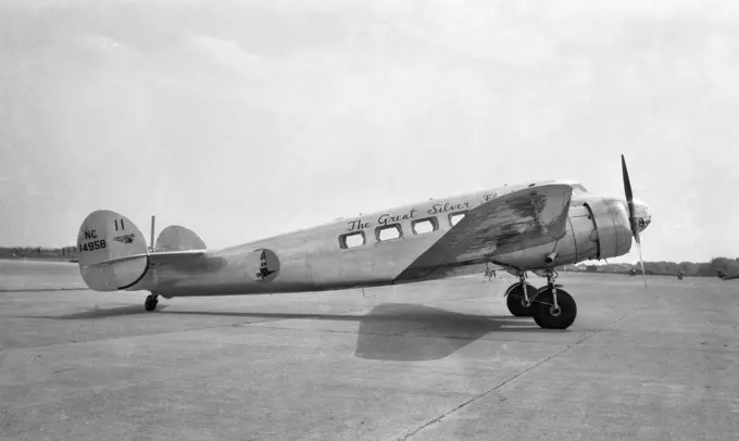 1930s EASTERN AIRLINES LOCKHEED ELECTRA AIRPLANE THE TYPE AVIATRIX AMELIA EARHART WAS FLYING WHEN SHE DISAPPEARED 