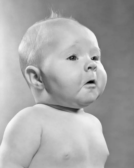 1950s BABY IN PROFILE WITH POMPOUS FACIAL EXPRESSION