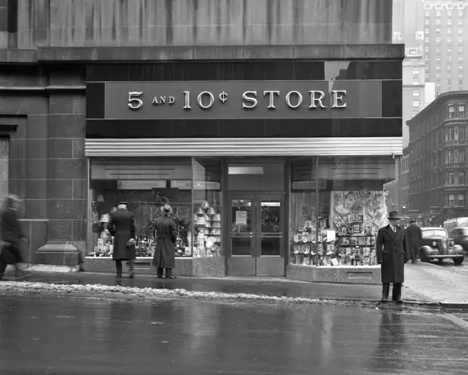 1940s FACADE OF M.H. LAMSTON 5 & 10 CENT STORES 45TH STREET AND LEXINGTON AVENUE MANHATTAN NEW YORK CITY USA