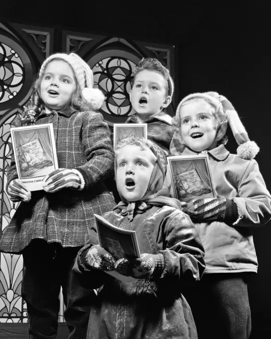 1950s TWO GIRLS TWO BOYS SINGING CHRISTMAS CAROLS