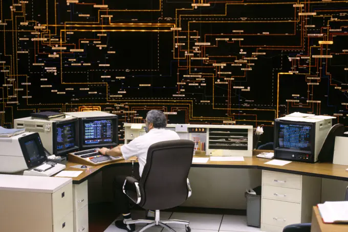 1980s CONTROL ROOM WHERE ELECTRIC POWER IS COORDINATED FOR SEVERAL STATES VALLEY FORGE PENNSYLVANIA 