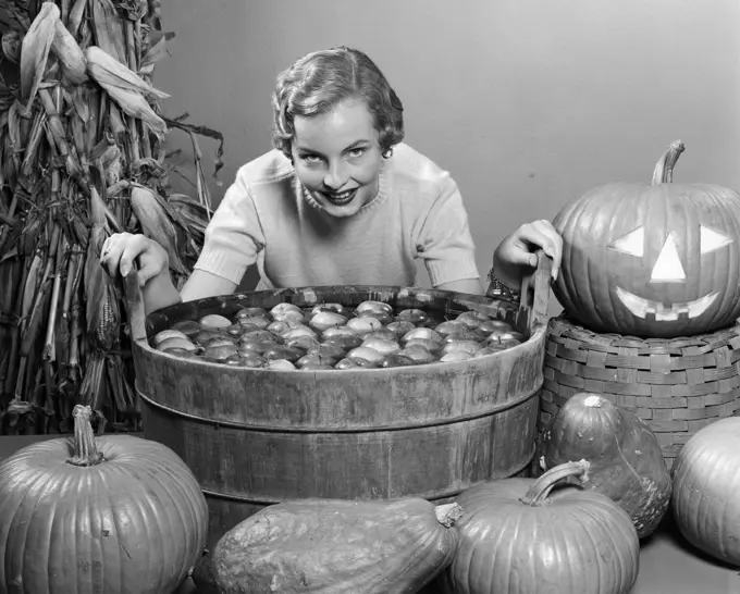 1950S Apple Bobbing Pumpkins Party Jack-O'-Lantern