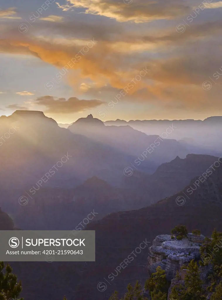 Sunrise at Yavapai Point with Vishnu Temple, Wotans Throne, Grand Canyon National Park, Arizona