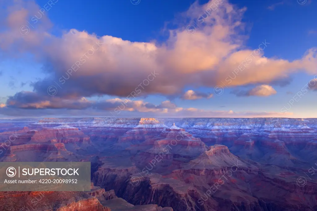 Grand Canyon - panoramic view from Yavapai Point towards the North Rim of the Grand Canyon. sunrise - Grand Canyon National Park - South Rim -  Arizona - USA .