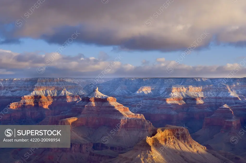 Grand Canyon - panoramic view from Yavapai Point towards the North Rim of the Grand Canyon. sunrise - Grand Canyon National Park - South Rim -  Arizona - USA .