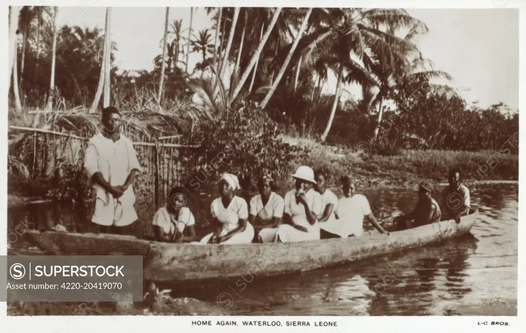 Waterloo, Sierra Leone - Family in a log canoe     Date: circa 1910s