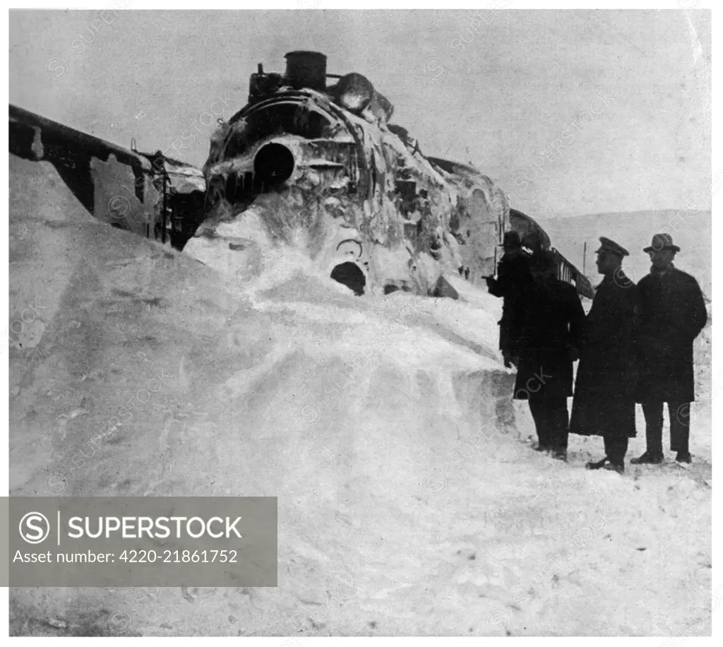  The Simplon Orient Express  stuck in a snowdrift 80 km  from Constantinople (Istanbul)       Date: 1929