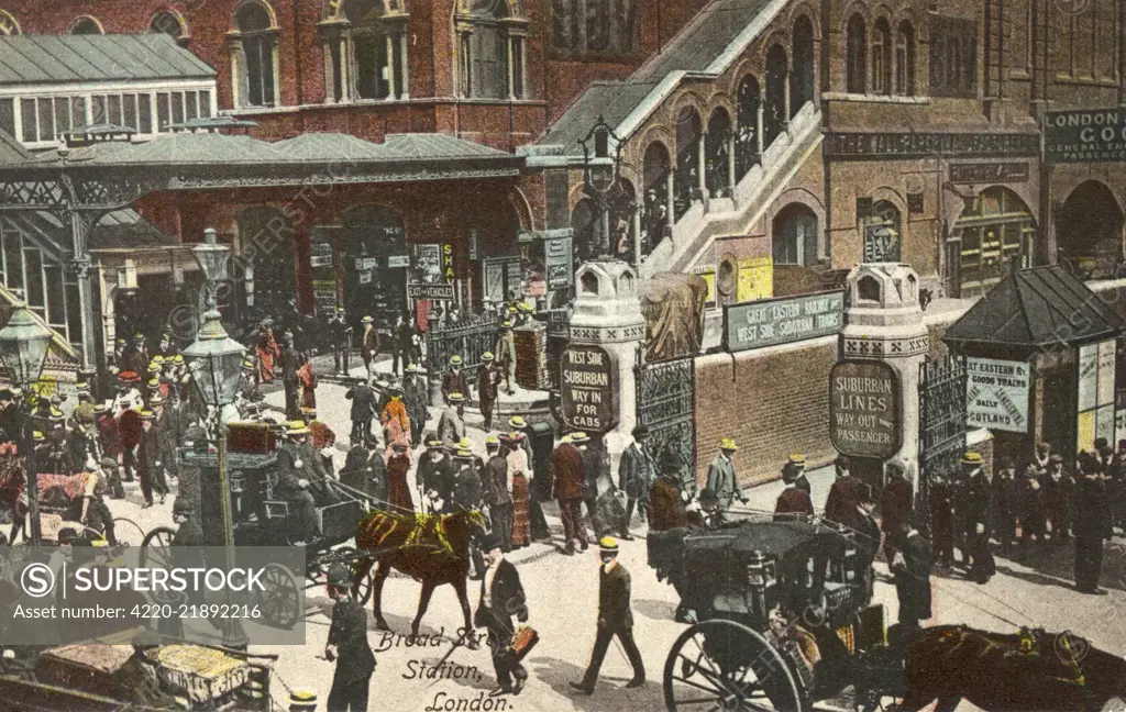  Passengers arrive by hansom  cab or four-wheeler at the  entrance to Broad Street  Station, terminus of the Great  Eastern Railway.     Date: circa 1900