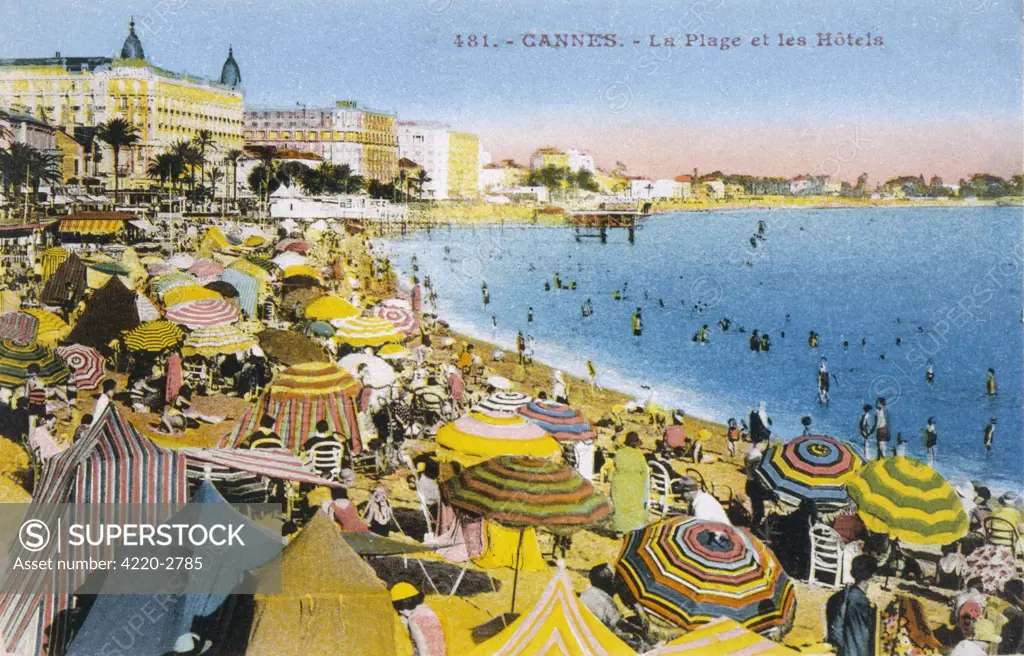 Cannes:a crowded beachDate: 1936